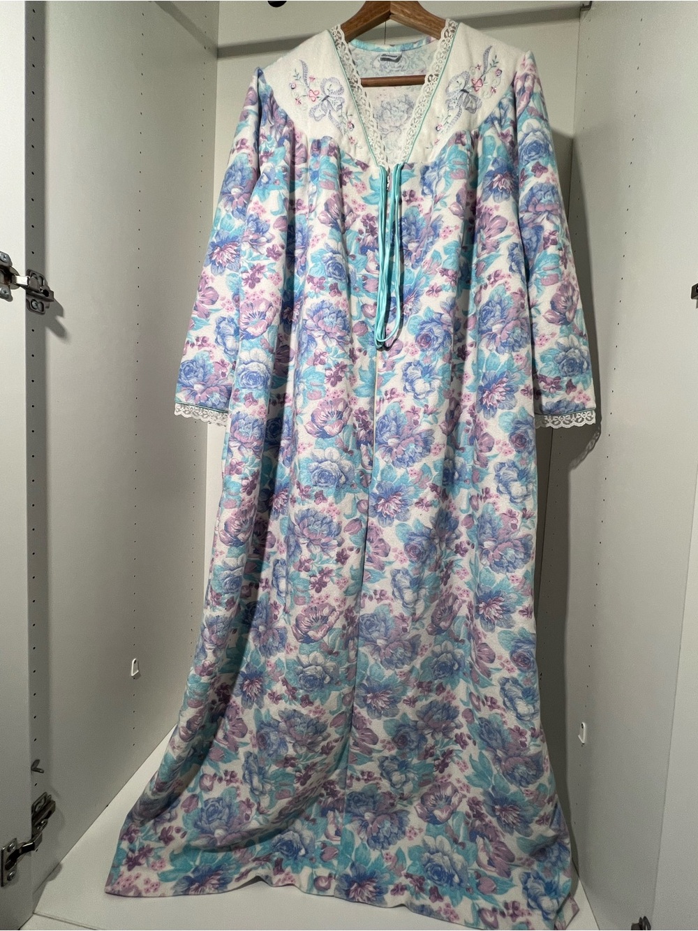 Vintage Berette Pastel Floral Velour Nightgown House Dress Lace Trim XL